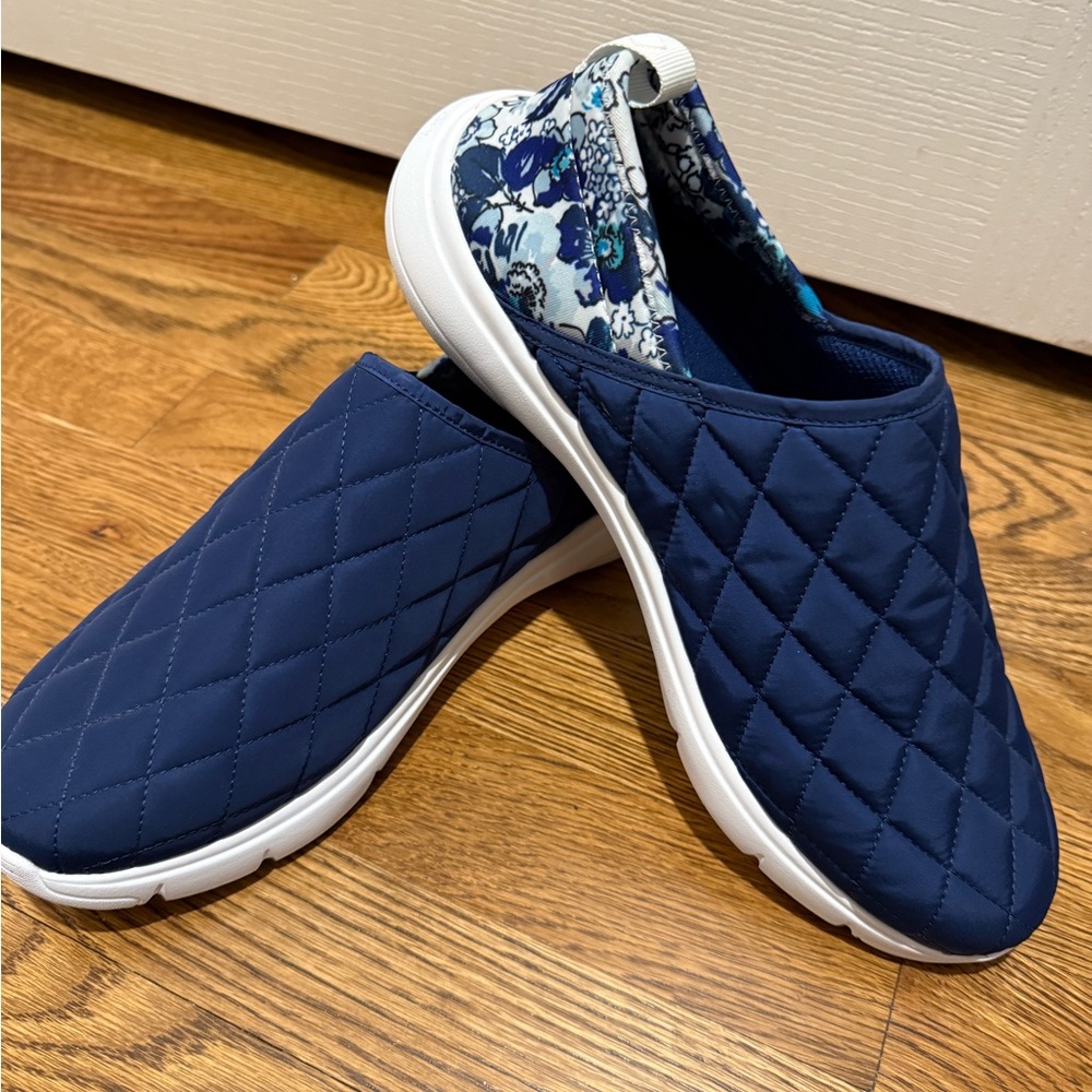Vera Bradley Blue and White Quilted Slip-On Sneakers size 11 - Picture 6 of 10